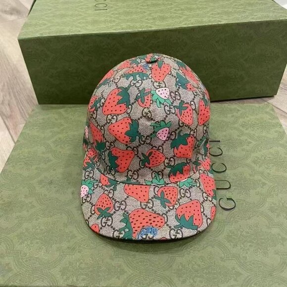 NEW Gucci  GG Supreme Monogram Strawberry Baseball Hat M Beige - Picture 1 of 7